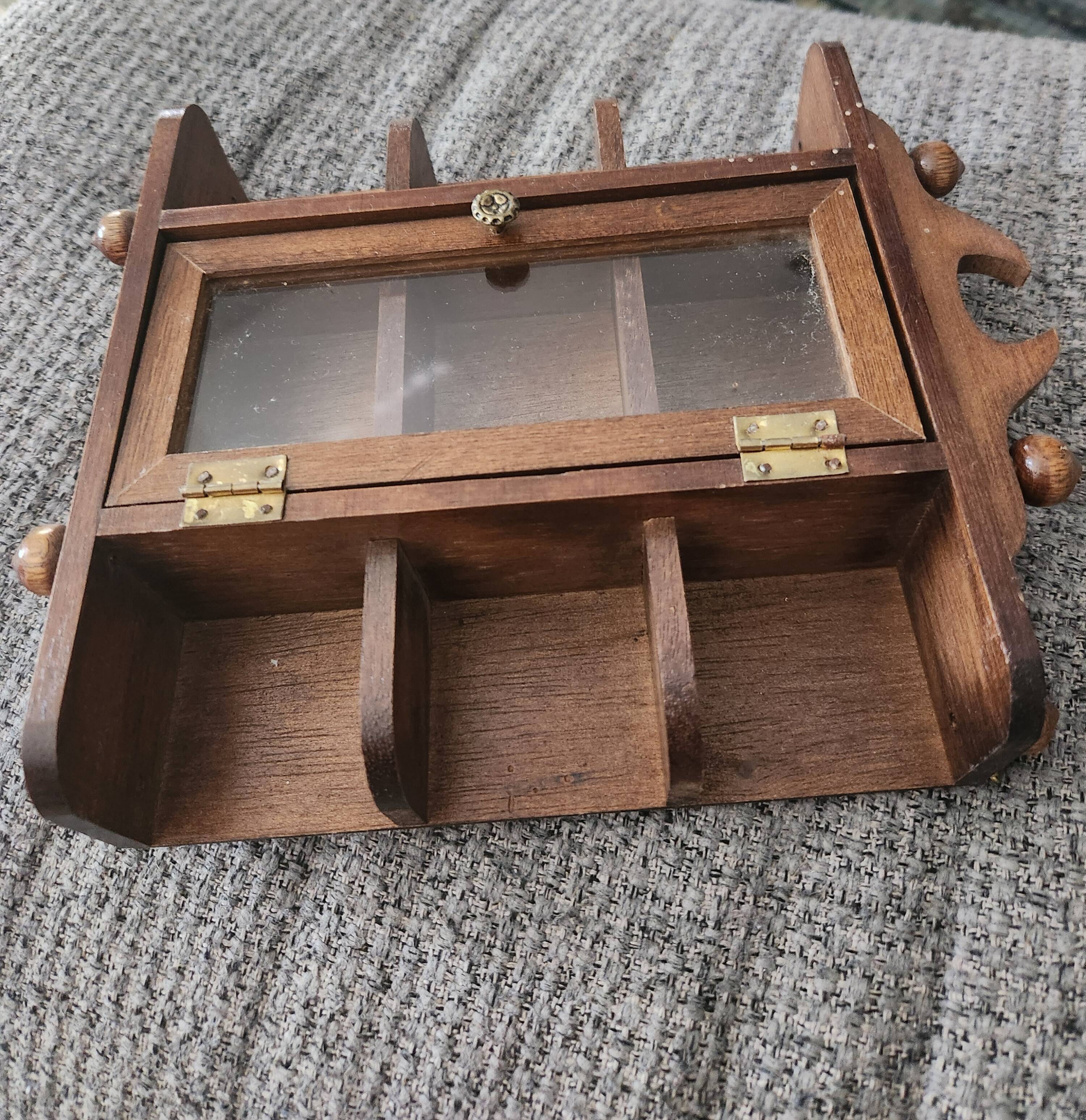 Armoire de poupée