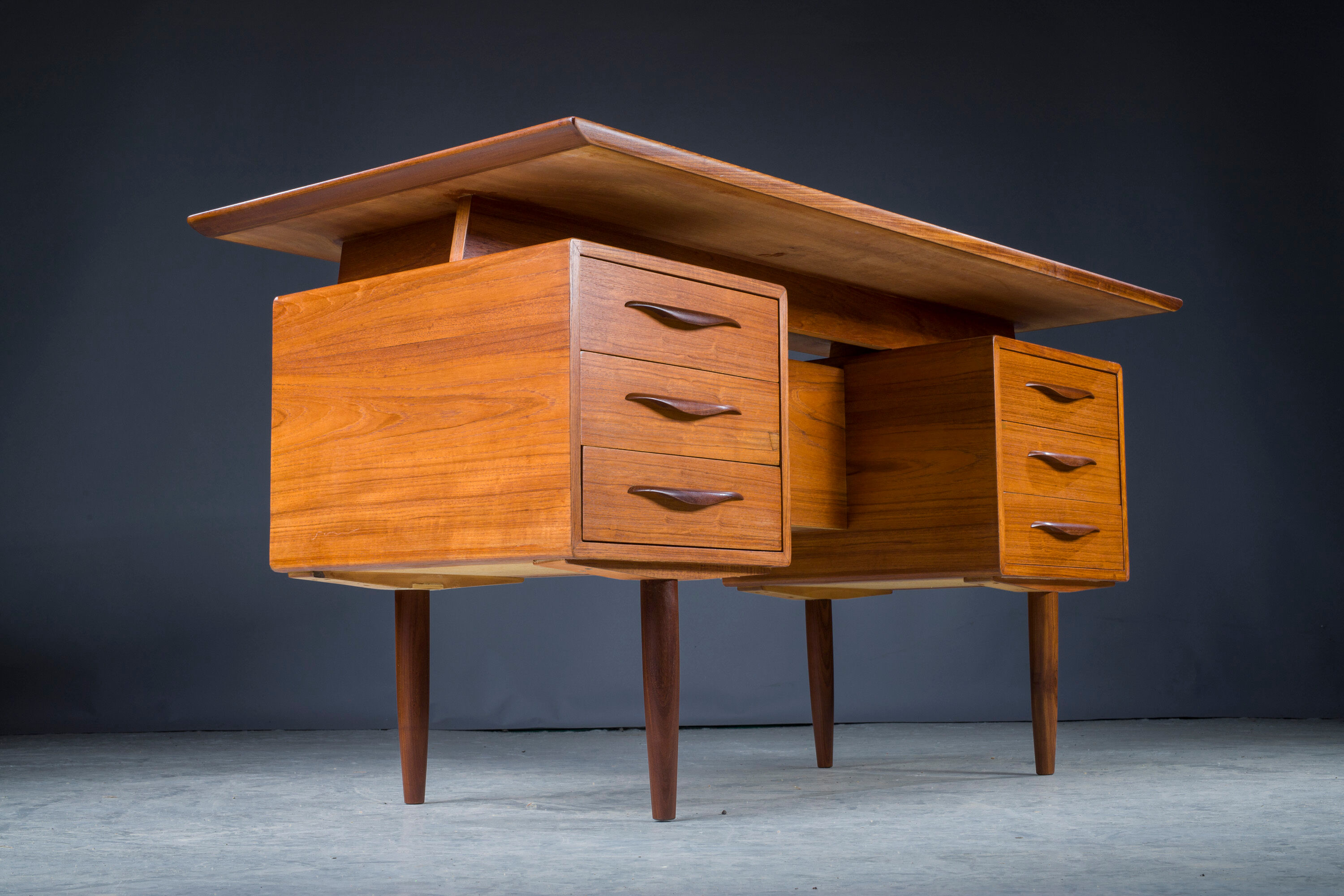 Mid-Century Danish Desk in Teak, 1970s