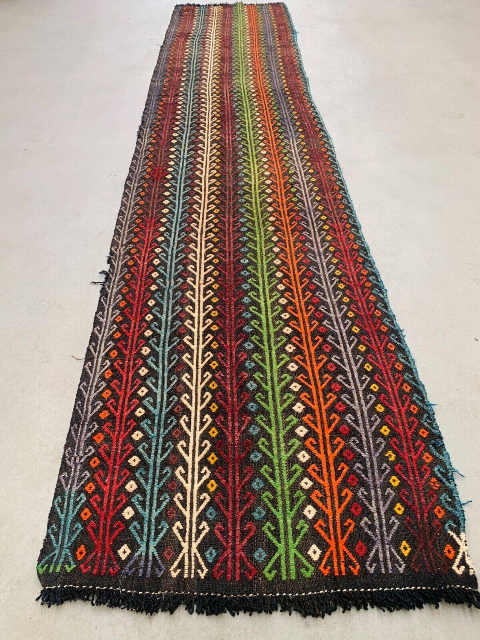 Old Turkish kilim runner 377x77 cm, shabby, vintage kelim red black 2492