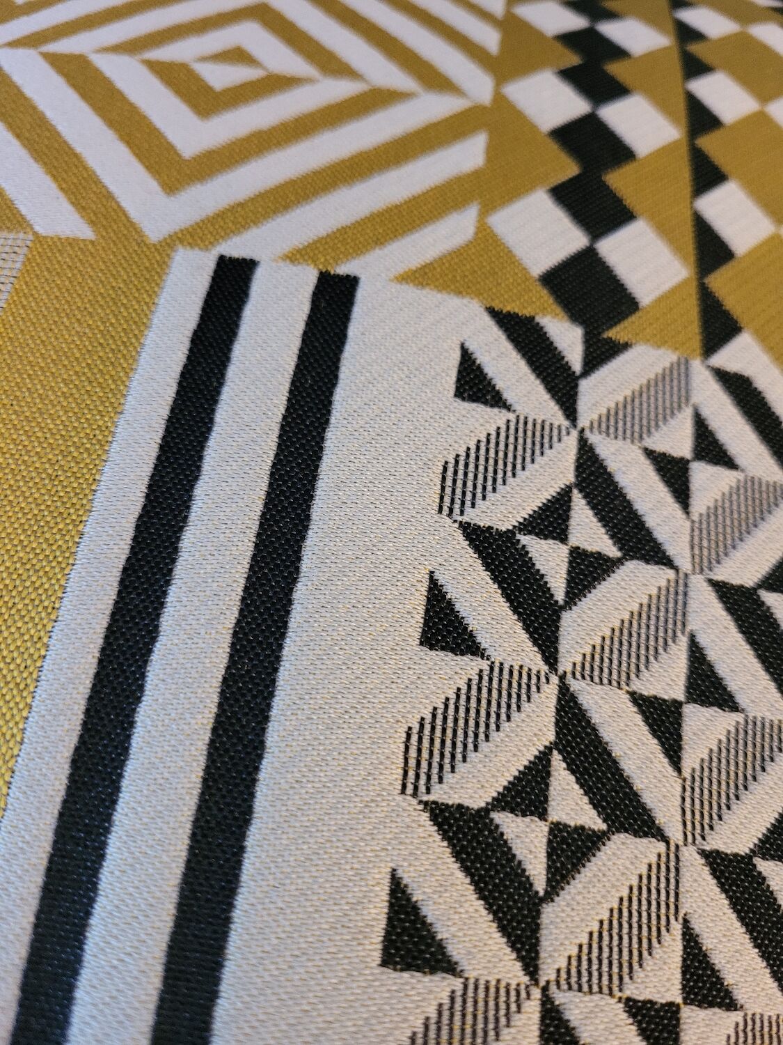 Coussins graphiques passepoil cuir