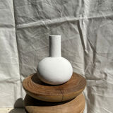 Handmade soliflore drop vase in terracotta painted white h:20 d:15