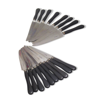 Set of wooden knives