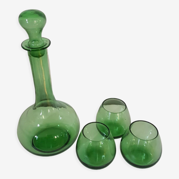 Carafe and its three glasses