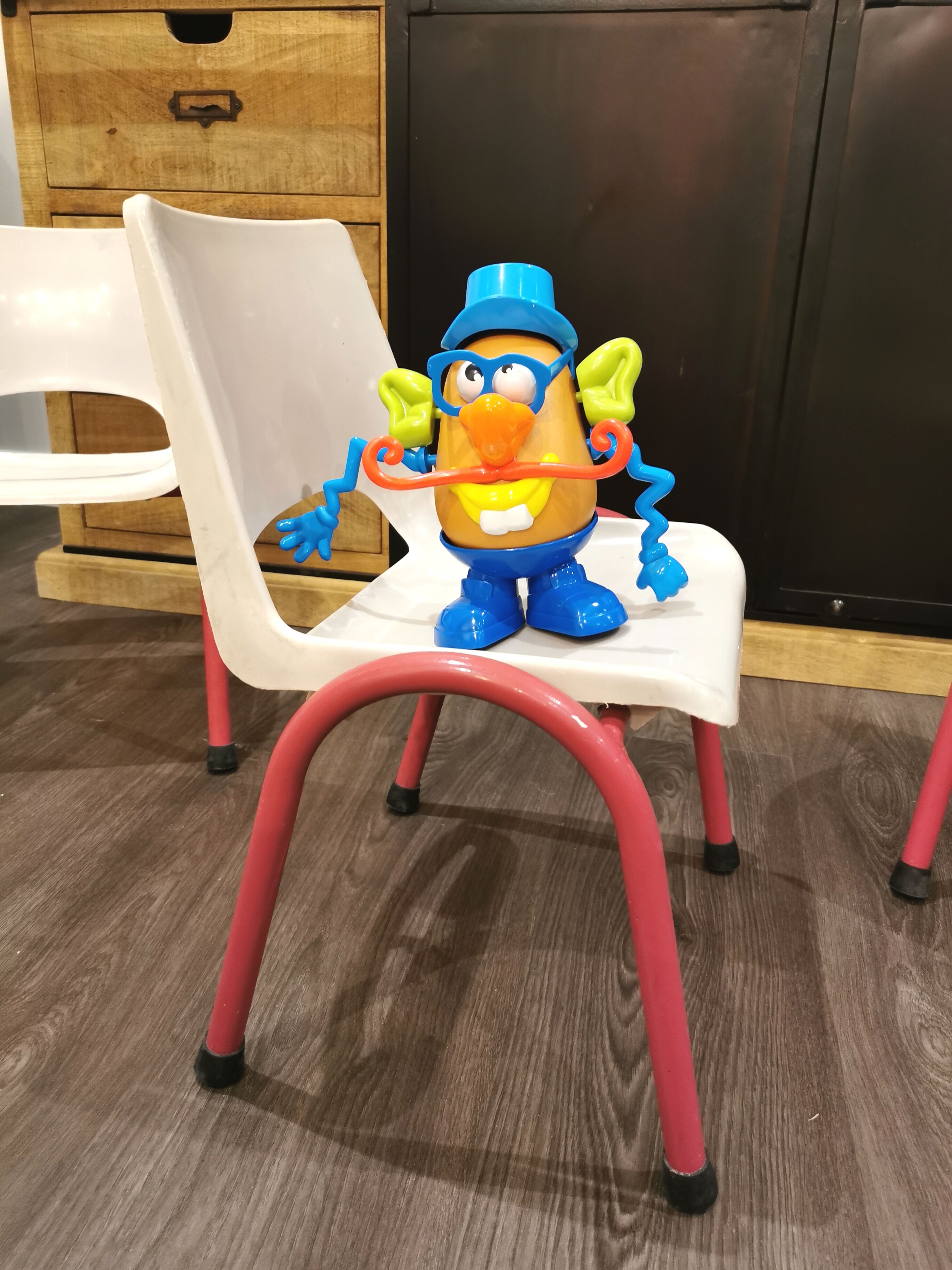 RB kindergarten chair