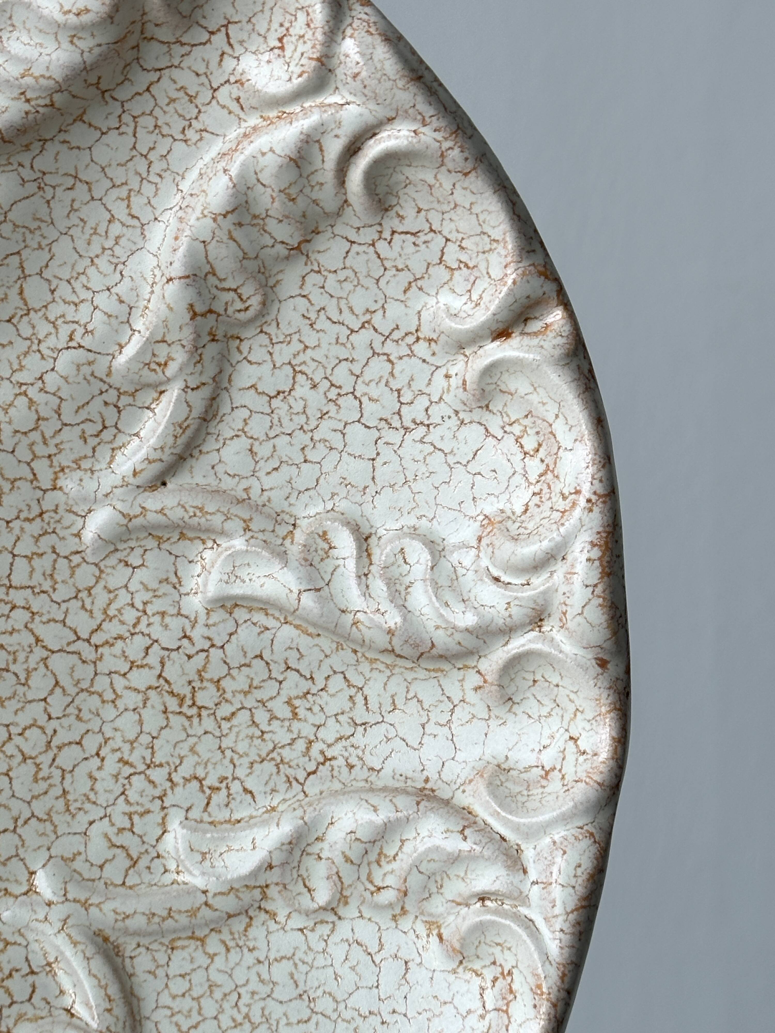 Decorative fluted cracked terracotta dish plate