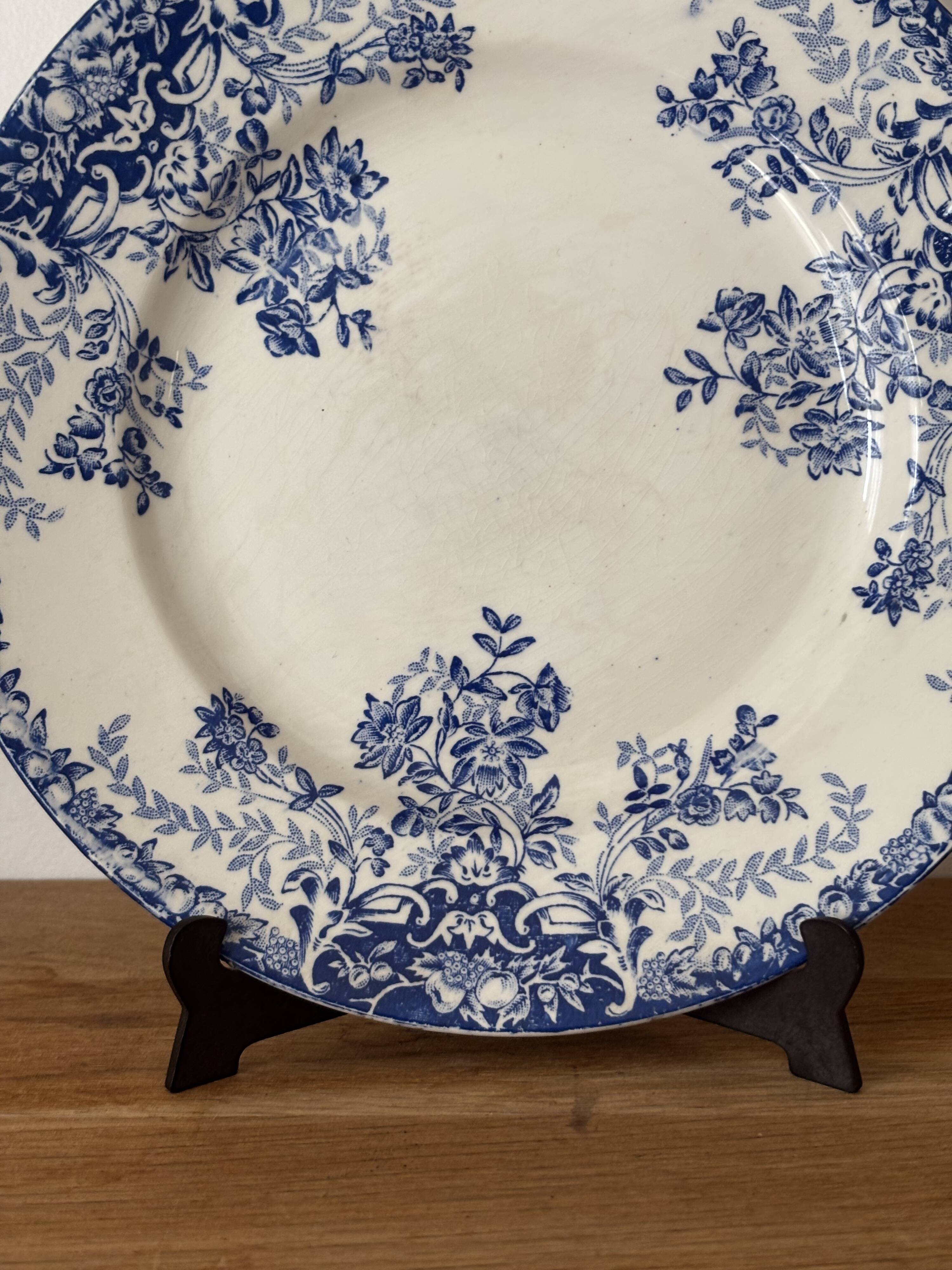 Ancienne assiette faïence St Amand fruits bleu