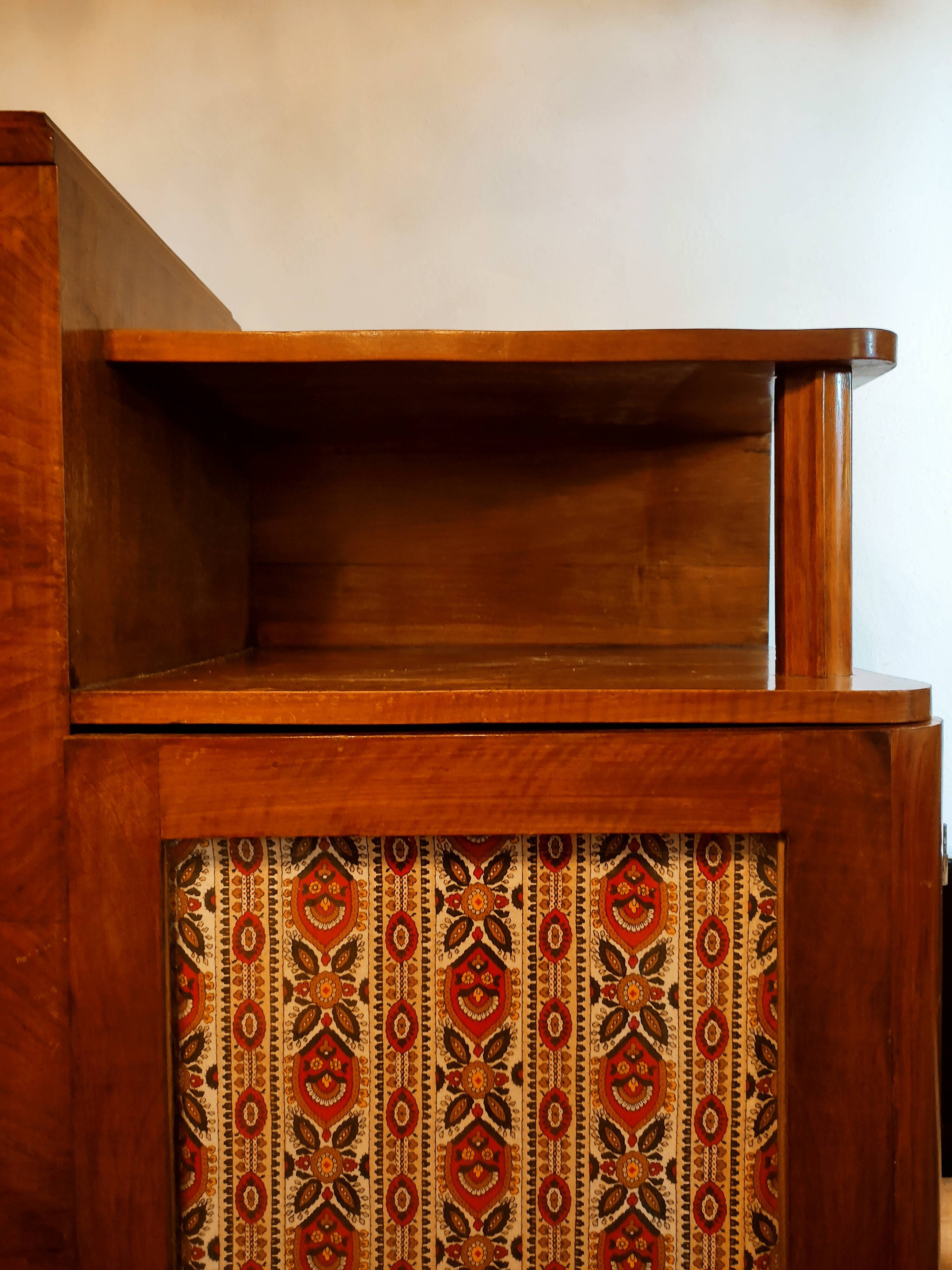 Armoire asymétrique art deco