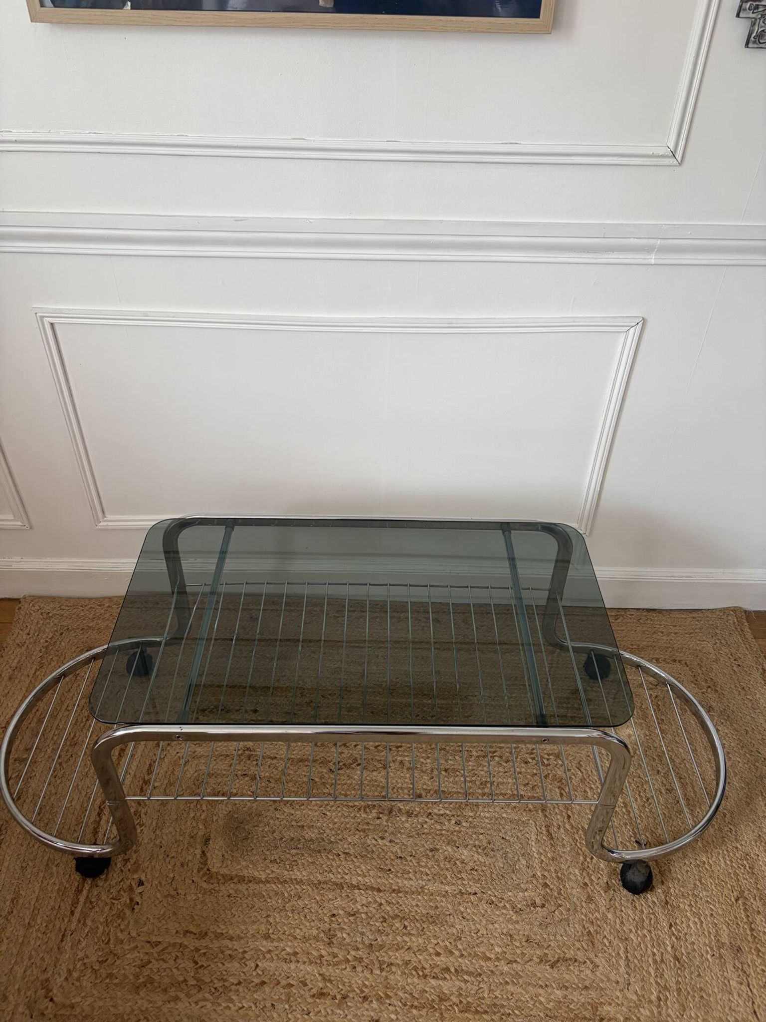 Table basse en métal et verre fumé 1970