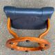 Stressless scandinave en bois massif courbé et cuir bleu
