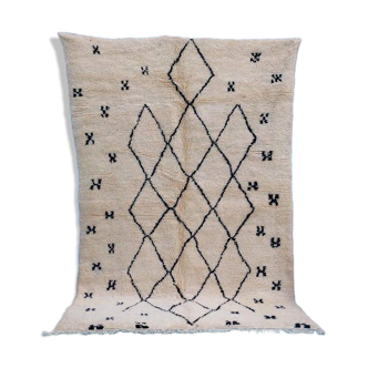 Traditional Moroccan handcrafted Beni Mrirt rug, size 150 x 260 cm