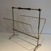 Brass and wood magazine rack, in the style of Cesare Lacca.
