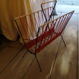 Scoubidou magazine holder