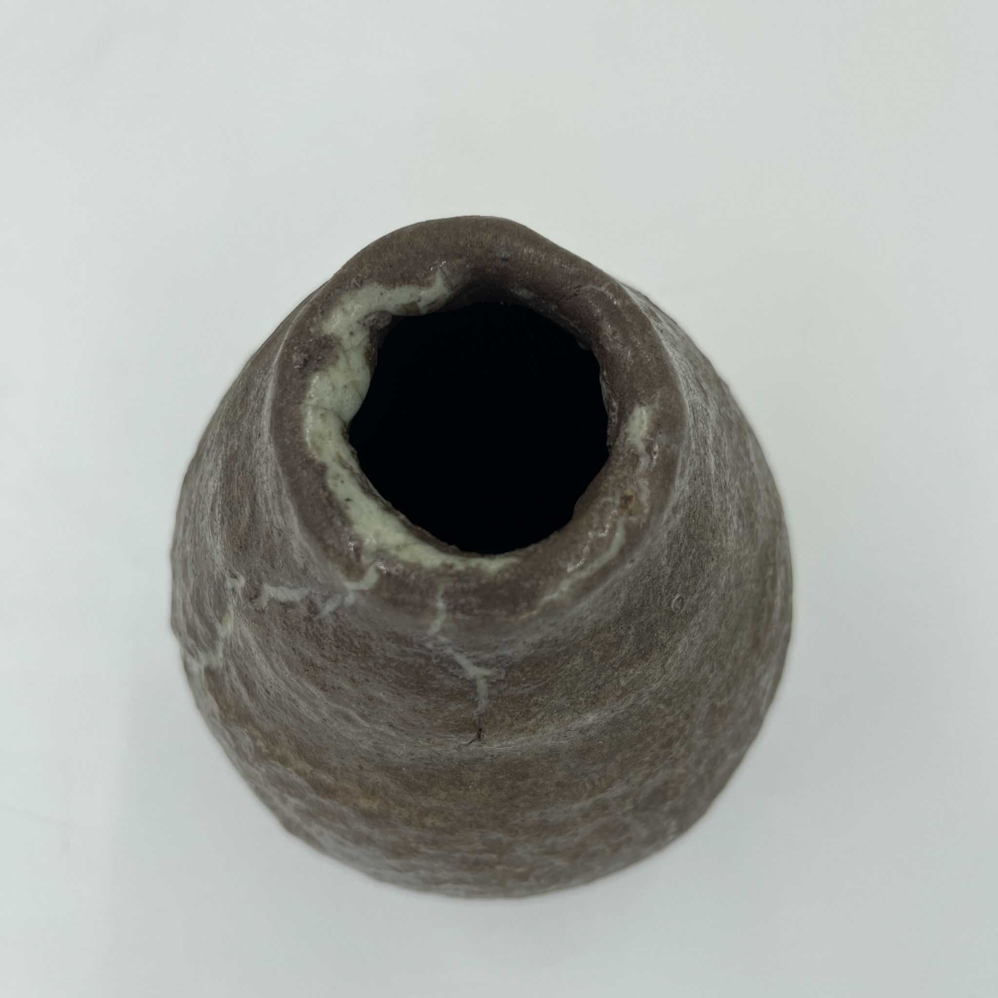 Vase en terre cuite veiné