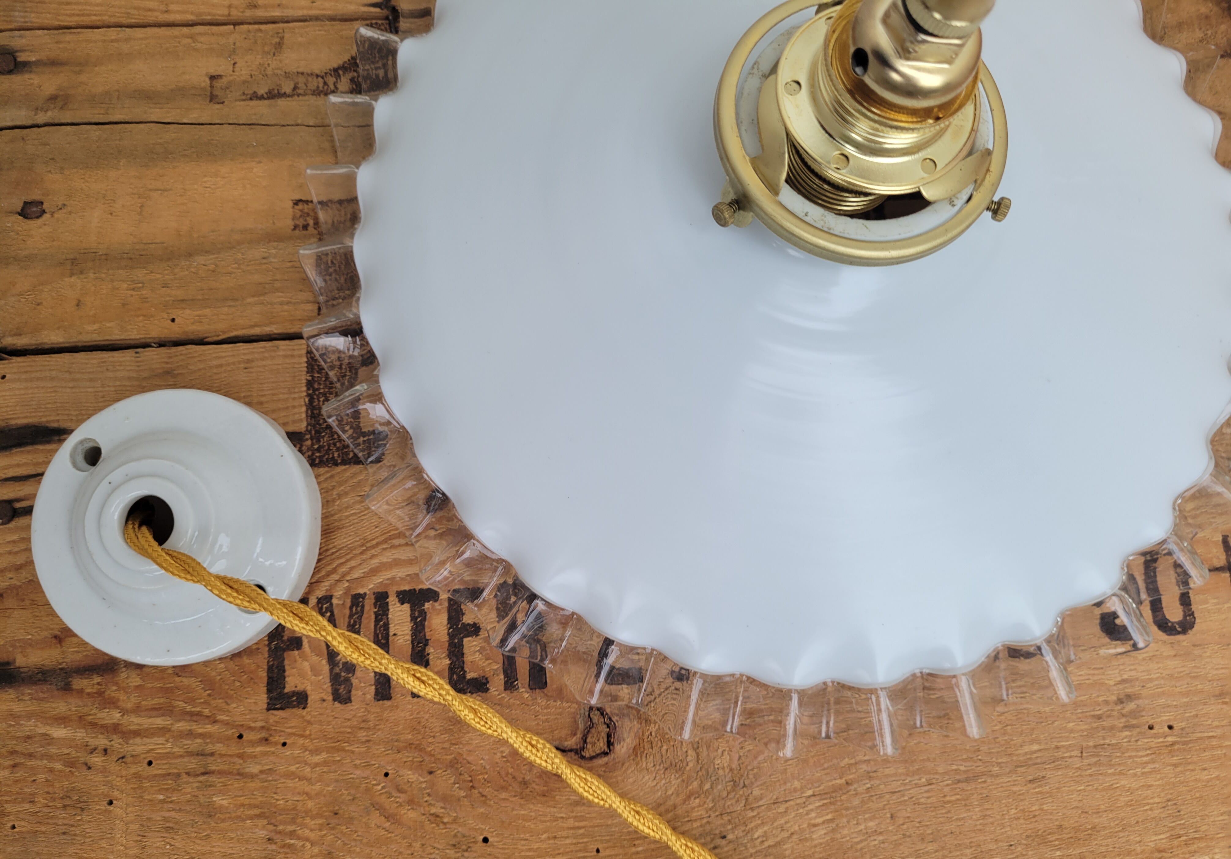 Serrated opaline hanging lamp