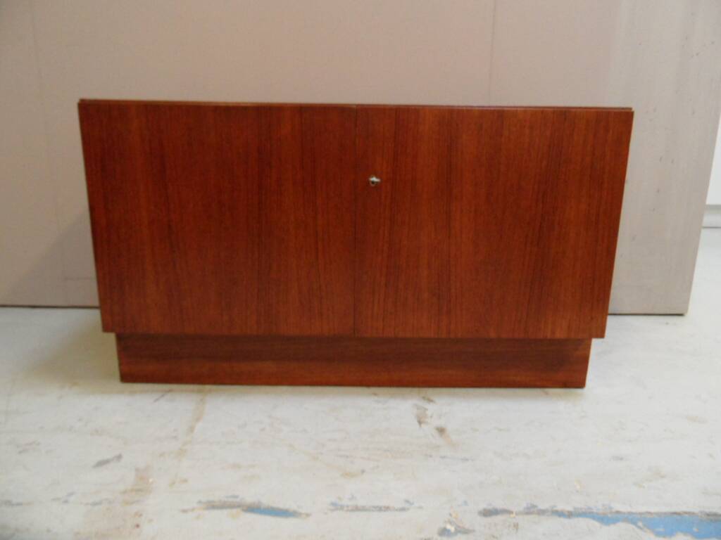 Mid Century 2 doors cabinet 1960's