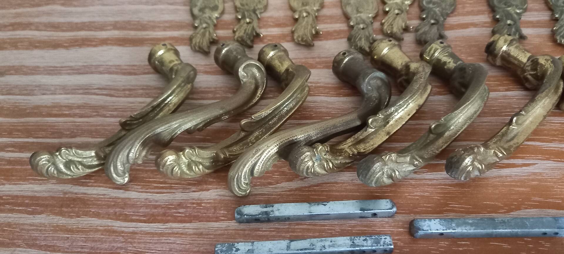 Many cleanliness plaques with handle