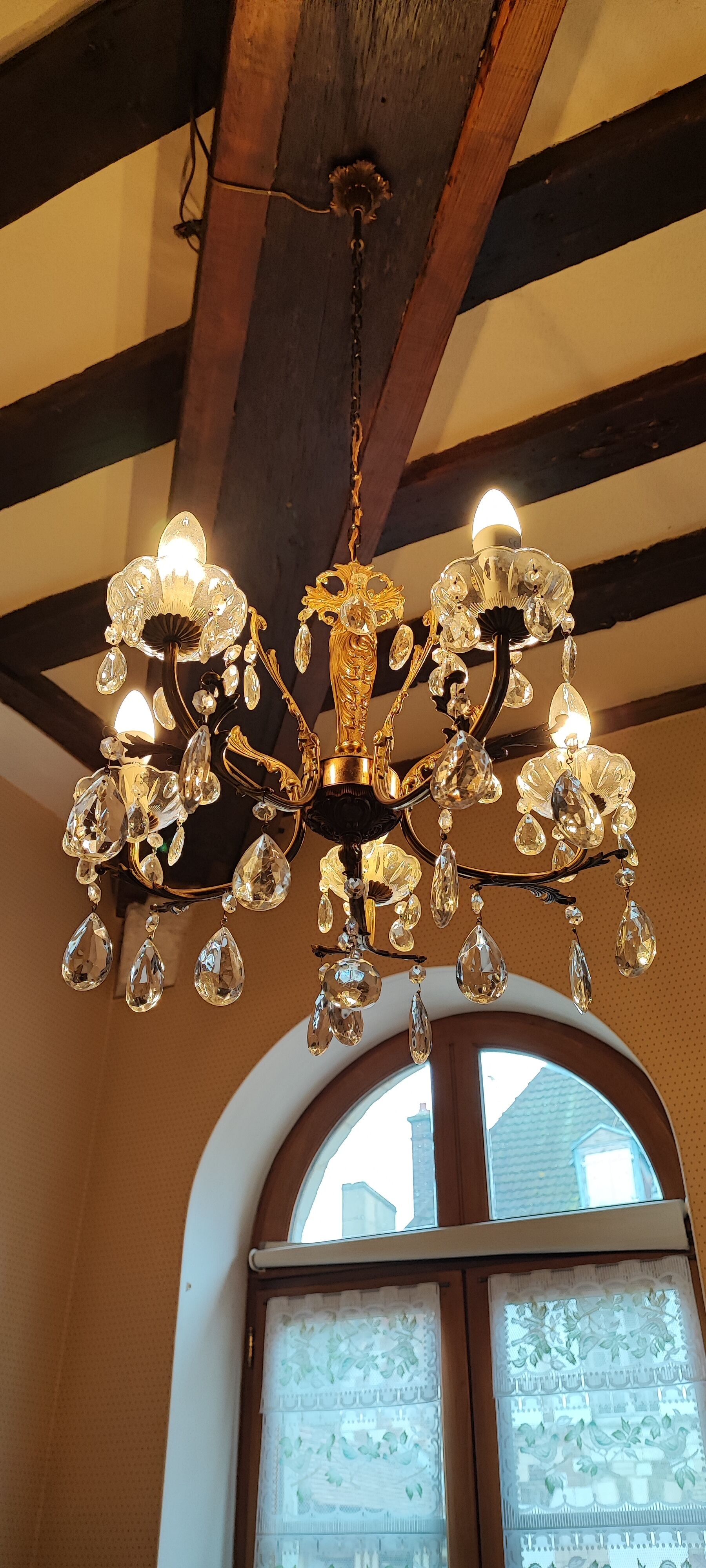 Bronze chandelier with 5-burner tassels