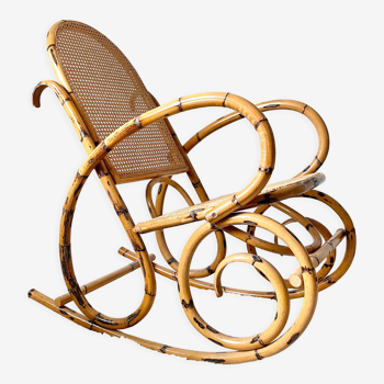 Rocking-chair en rotin vintage