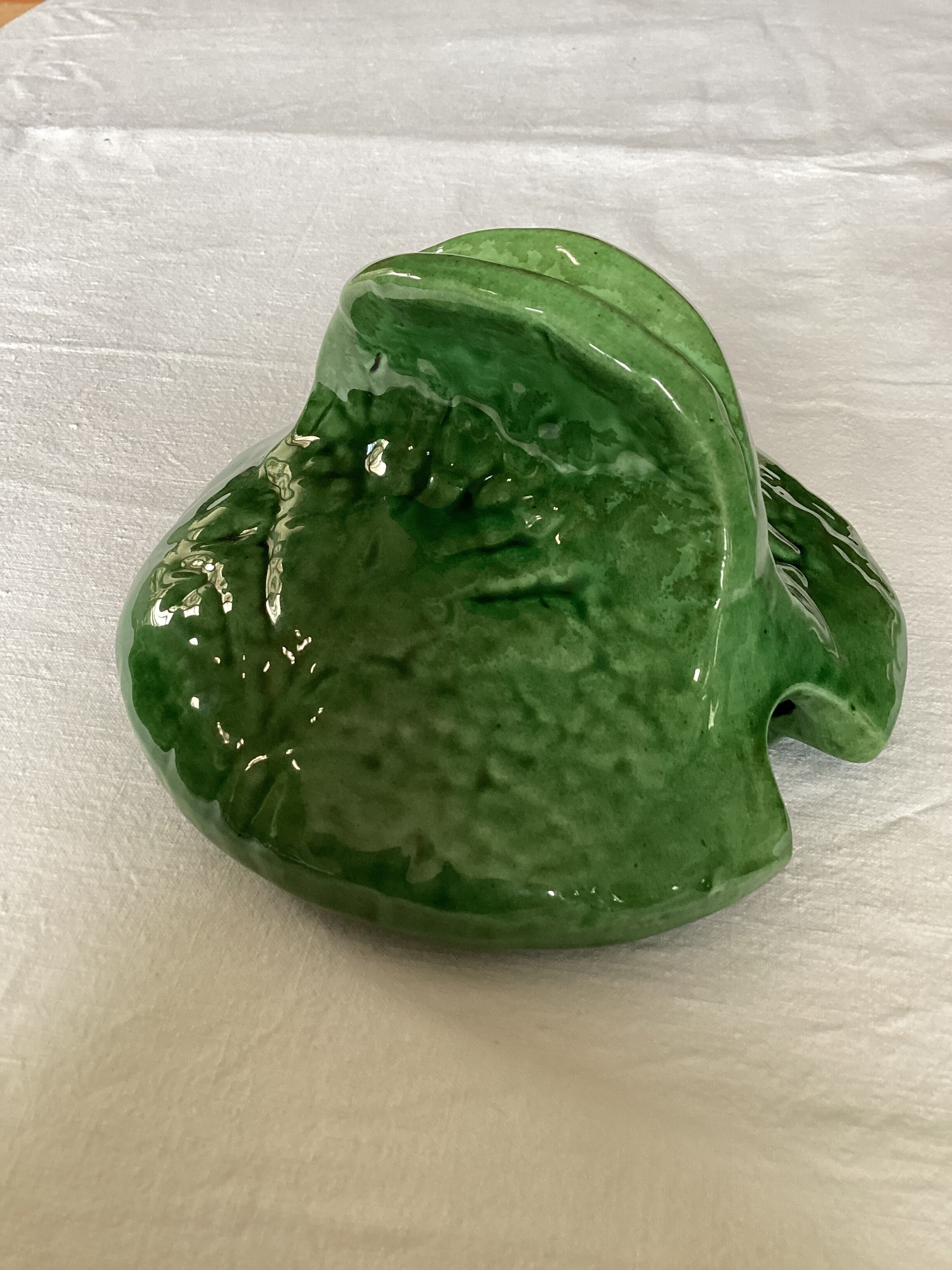 Soup bowl or vegetable in the shape of cabbage slurry