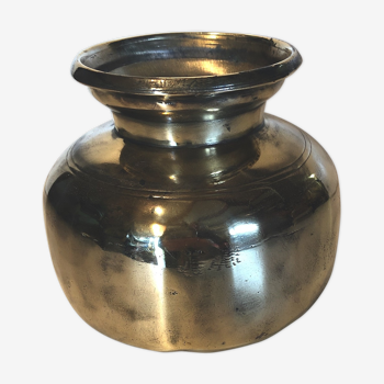 Ancient vase in solid brass