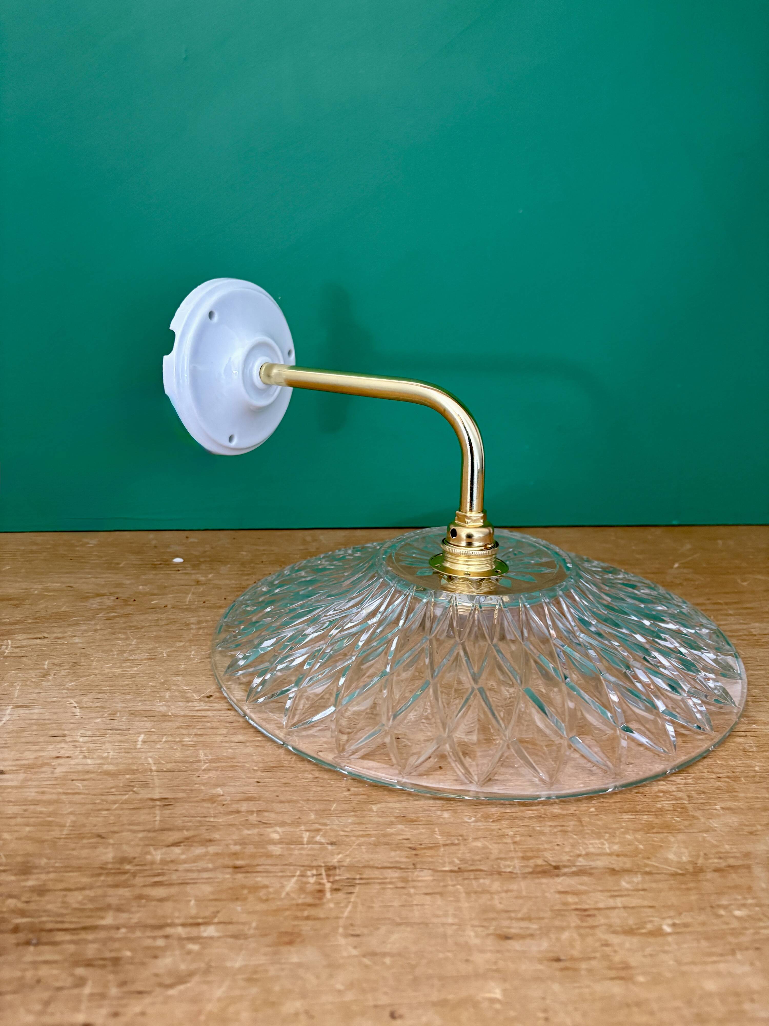 Coudé wall lamp with an old cut glass lampshade - tableware collection
