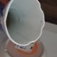 Vase vintage fleuri bleu blanc h.15.5cm