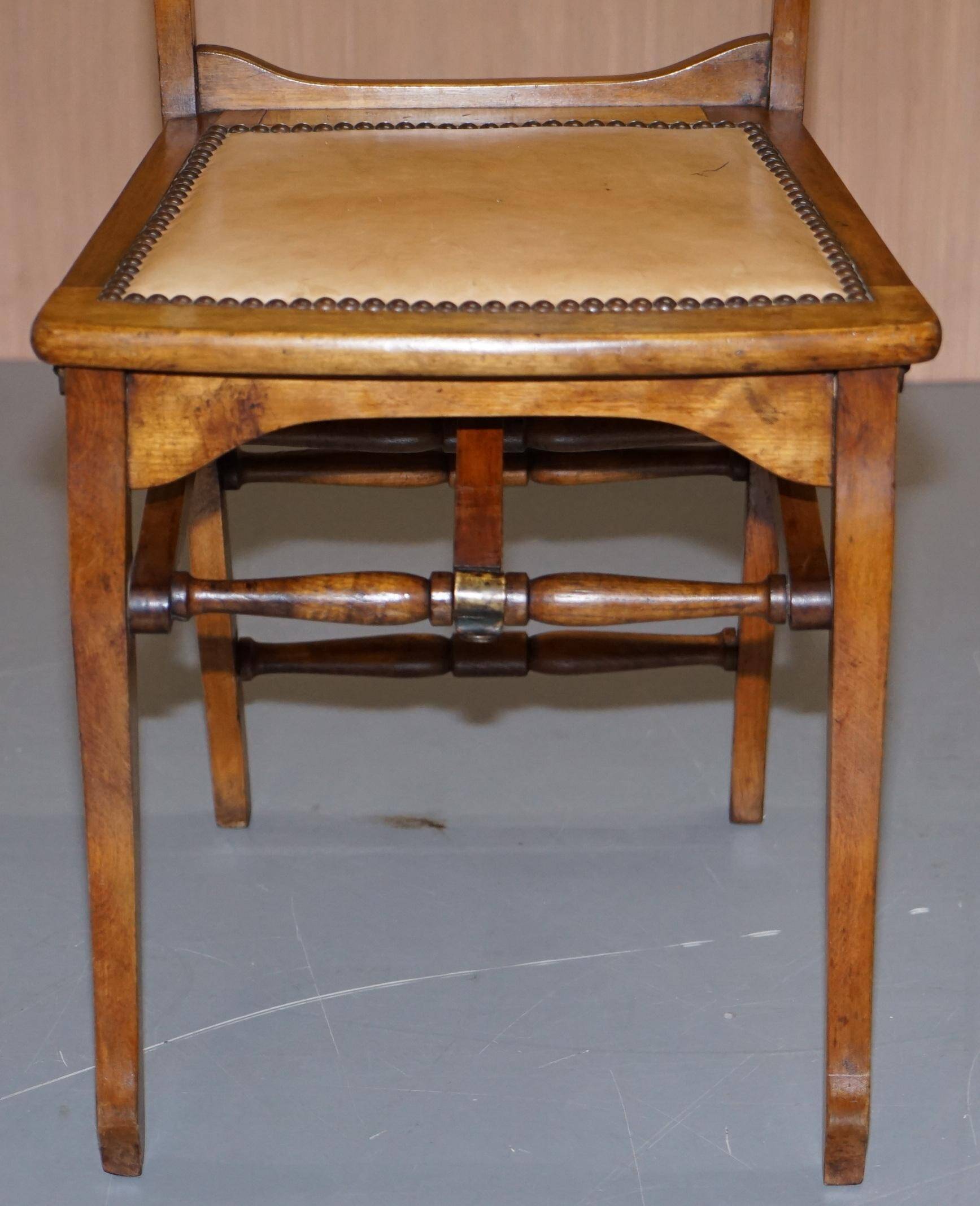 Chaise pliante militaire rare circa 1890 en fruitwood massif avec ferrure en laiton
