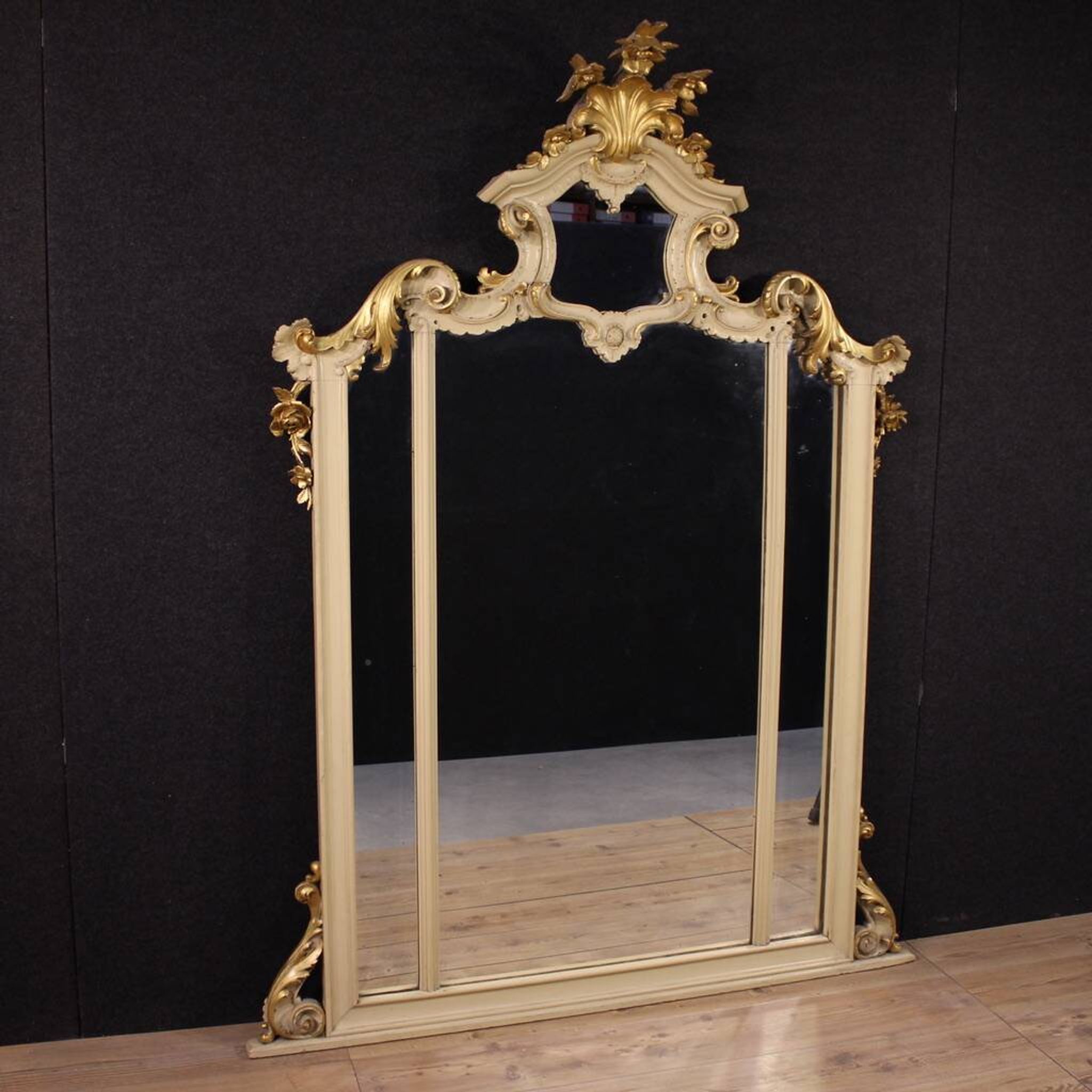 Great lacquered and gilded Louis XV style mirror from the 20th century