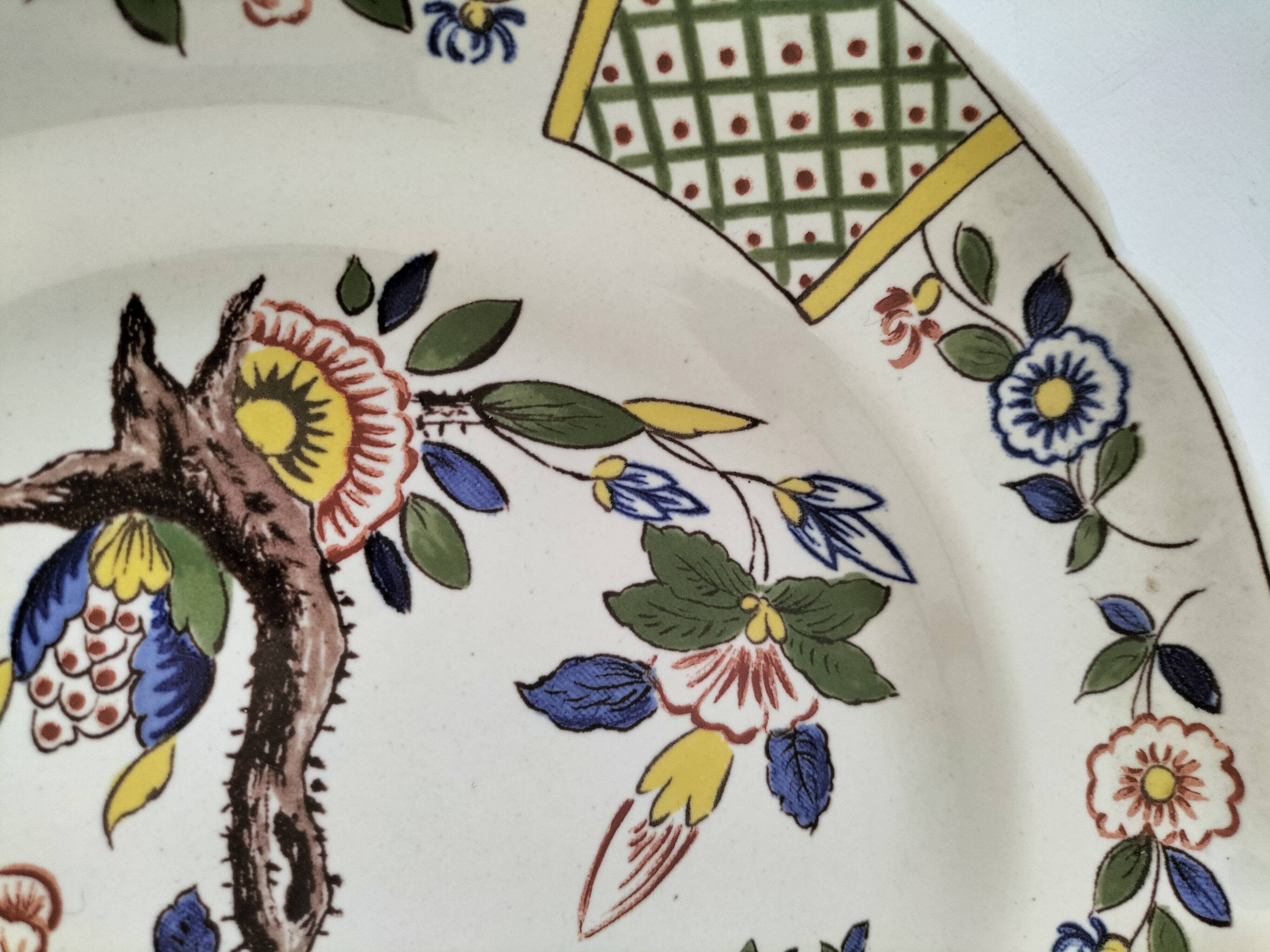 Saint-Clément plate with polychrome floral decoration