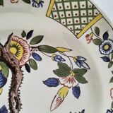 Saint-Clément plate with polychrome floral decoration