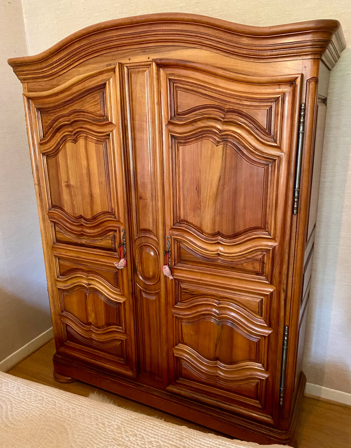 Antique wardrobe in solid oak and cherry (Louis XV style)