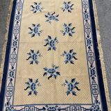 tapis chinois Pekin fleurs de lotus sur un fond jaune – très bon état (201 x 131 cm)