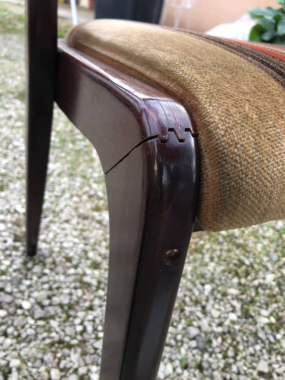 Baumann extendable round dining table and 4 gondola chairs