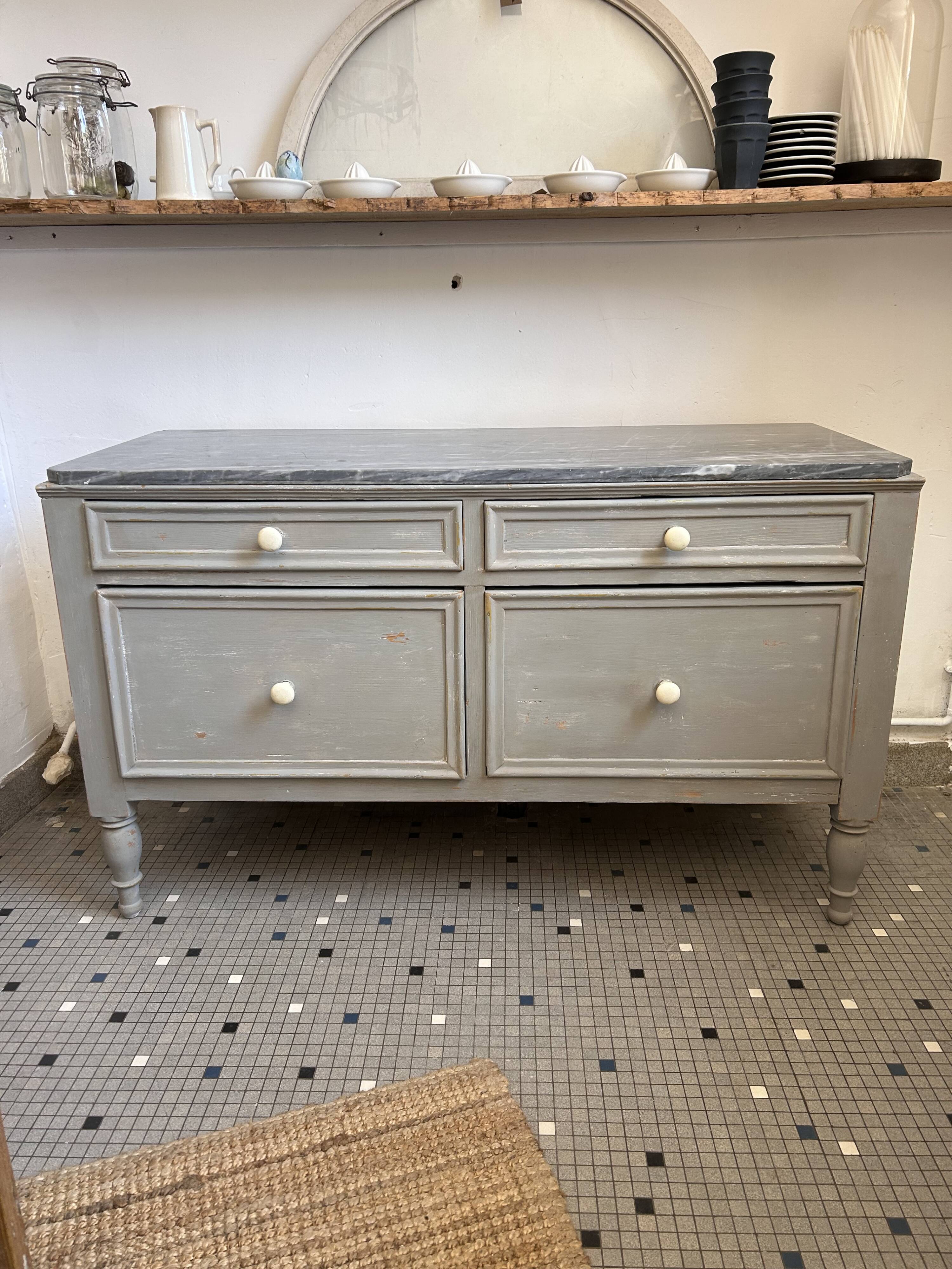 Bakery/pastry shop furniture