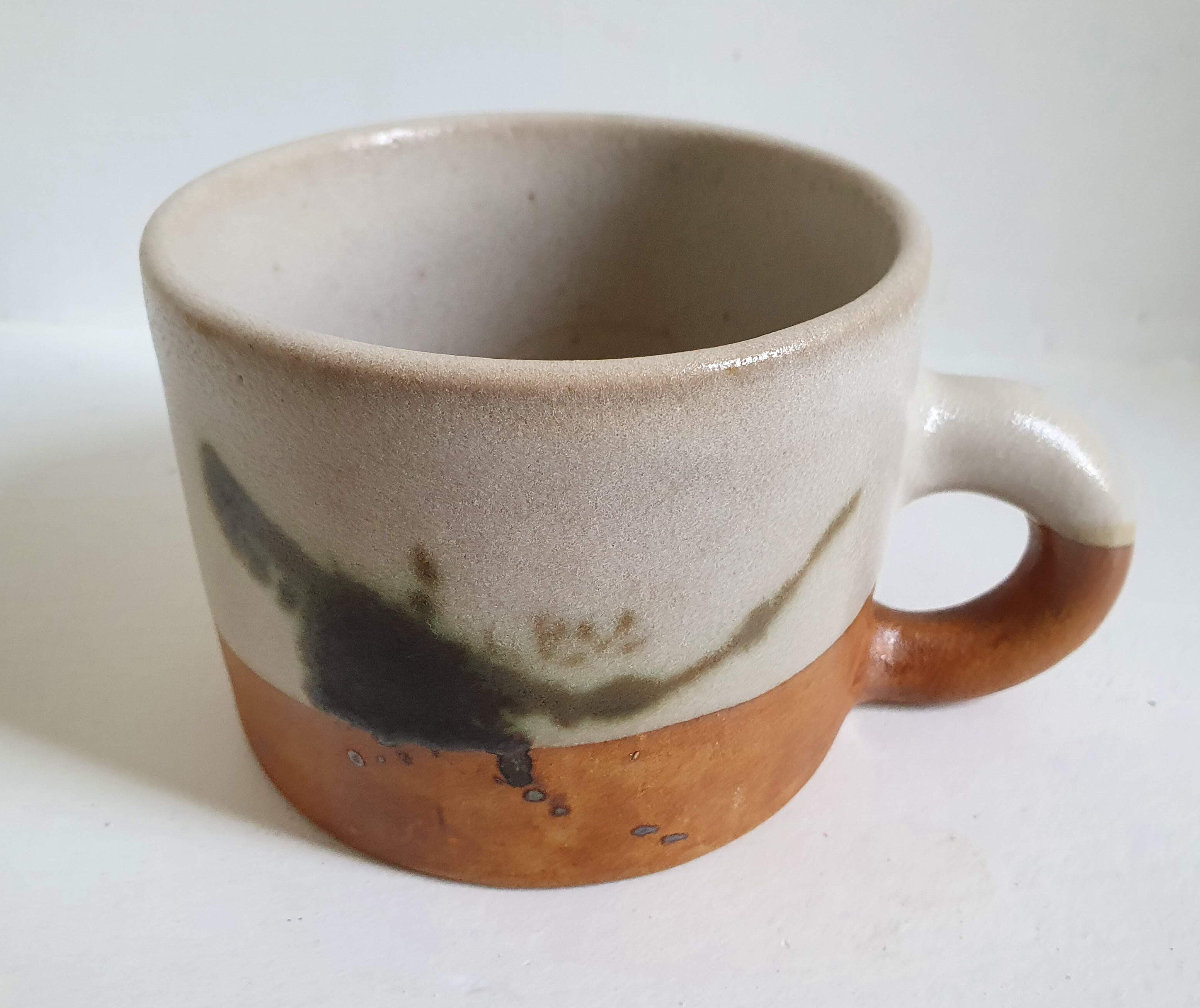 Pottery cups of la Colombe