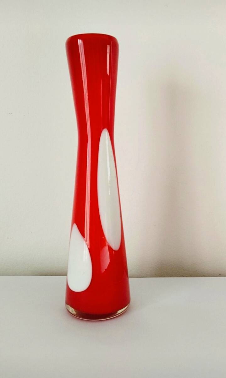 Pop vase in opaline