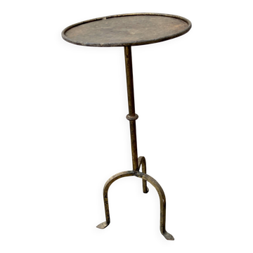 Henri POUENAT (1934-1987) Table ou guéridon en acier à patine mordorée