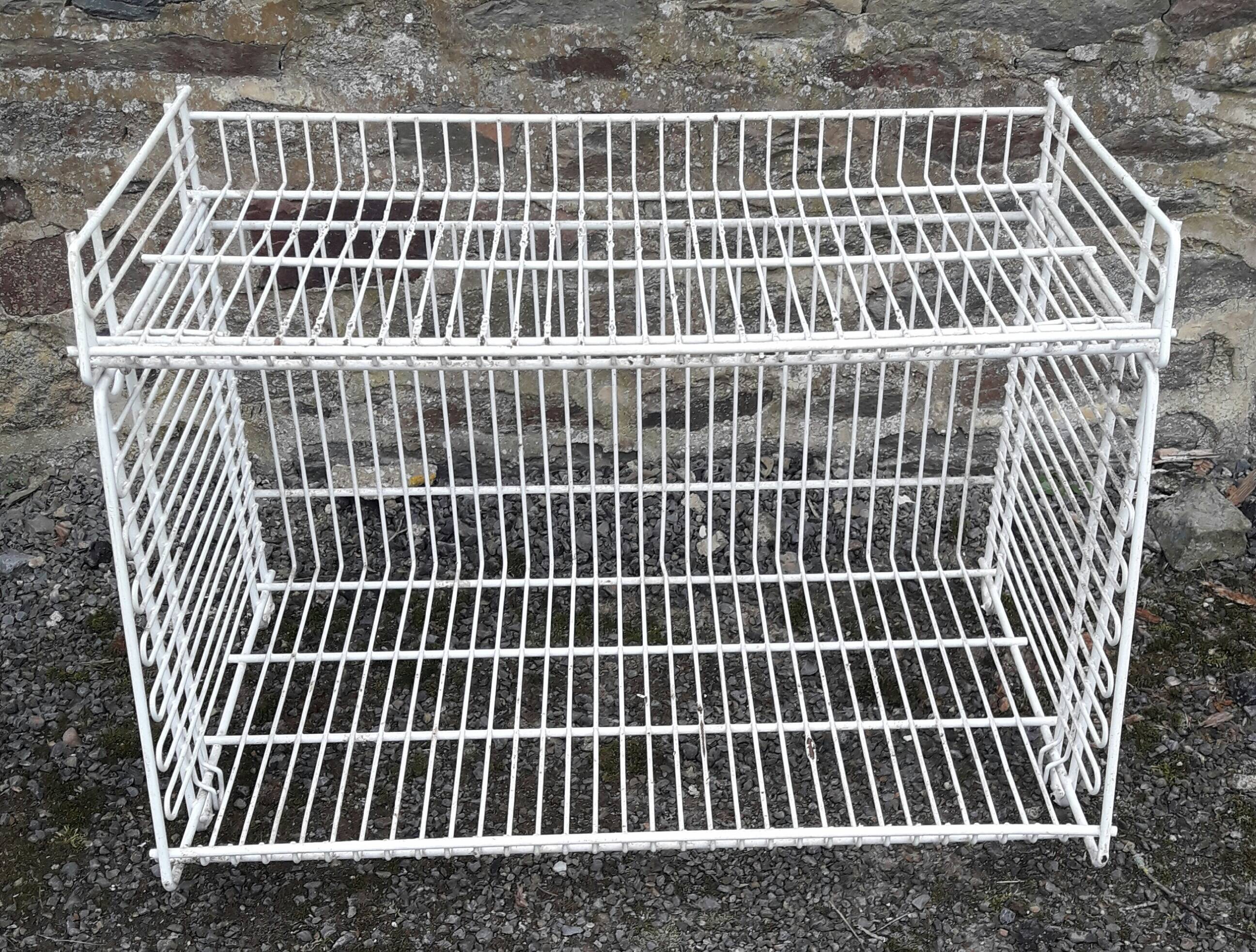 Interlocking rack made of sheathed metal wire