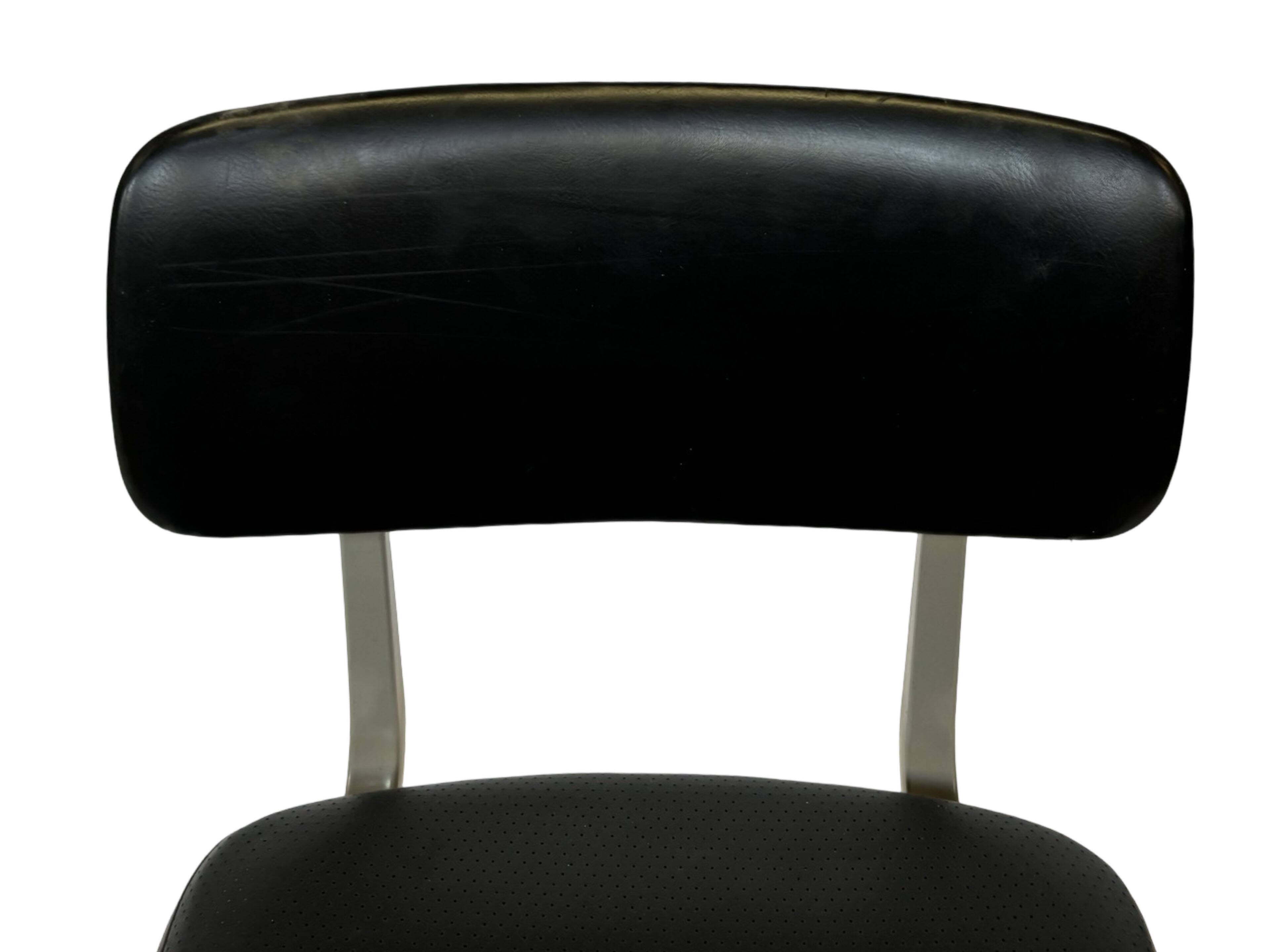 Friso Kramer Result Ahrend chair by Ahrend de Cirkel Dutch Design