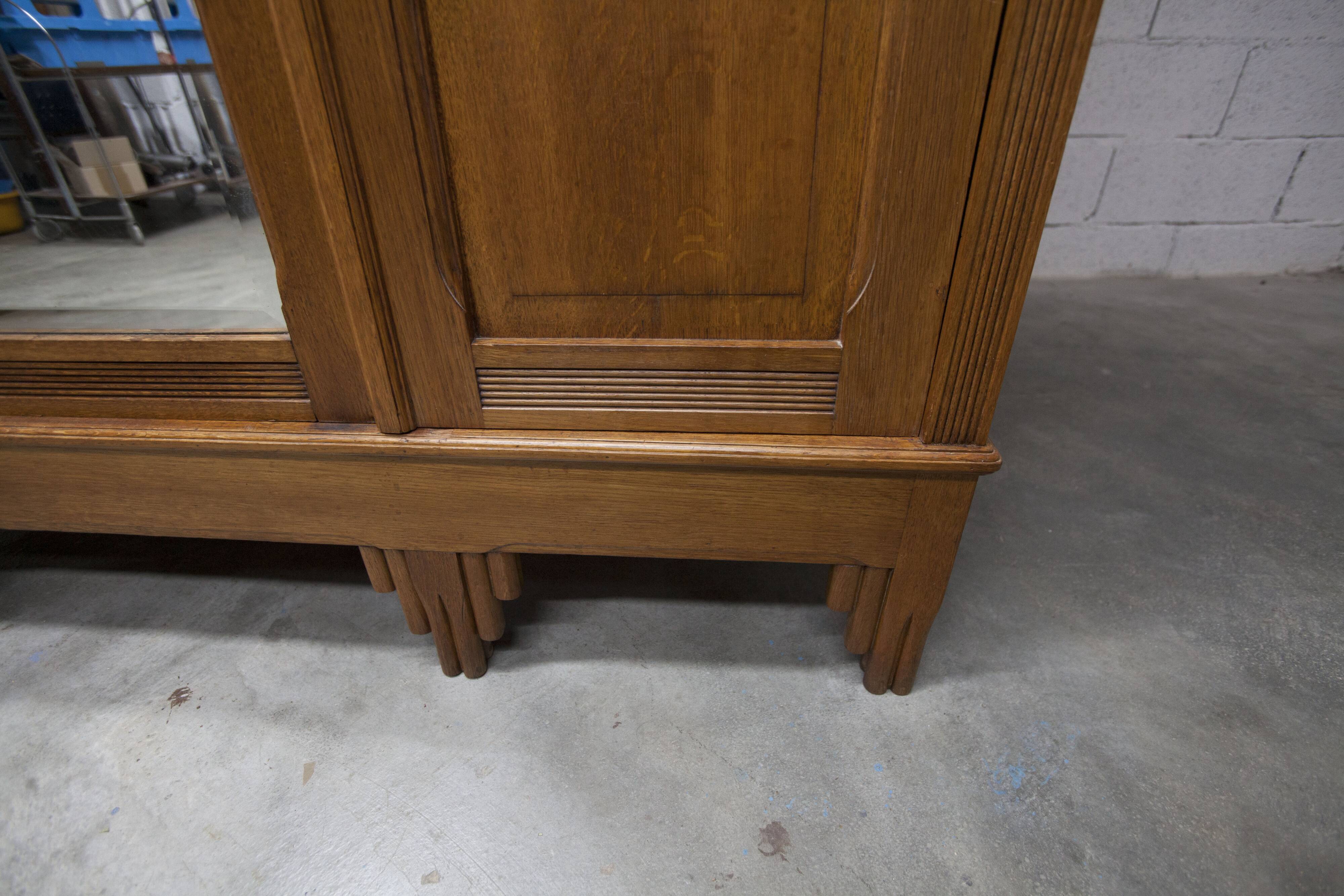 Art Deco oak sculpted wardrobe - Flemish workshop circa 1930
