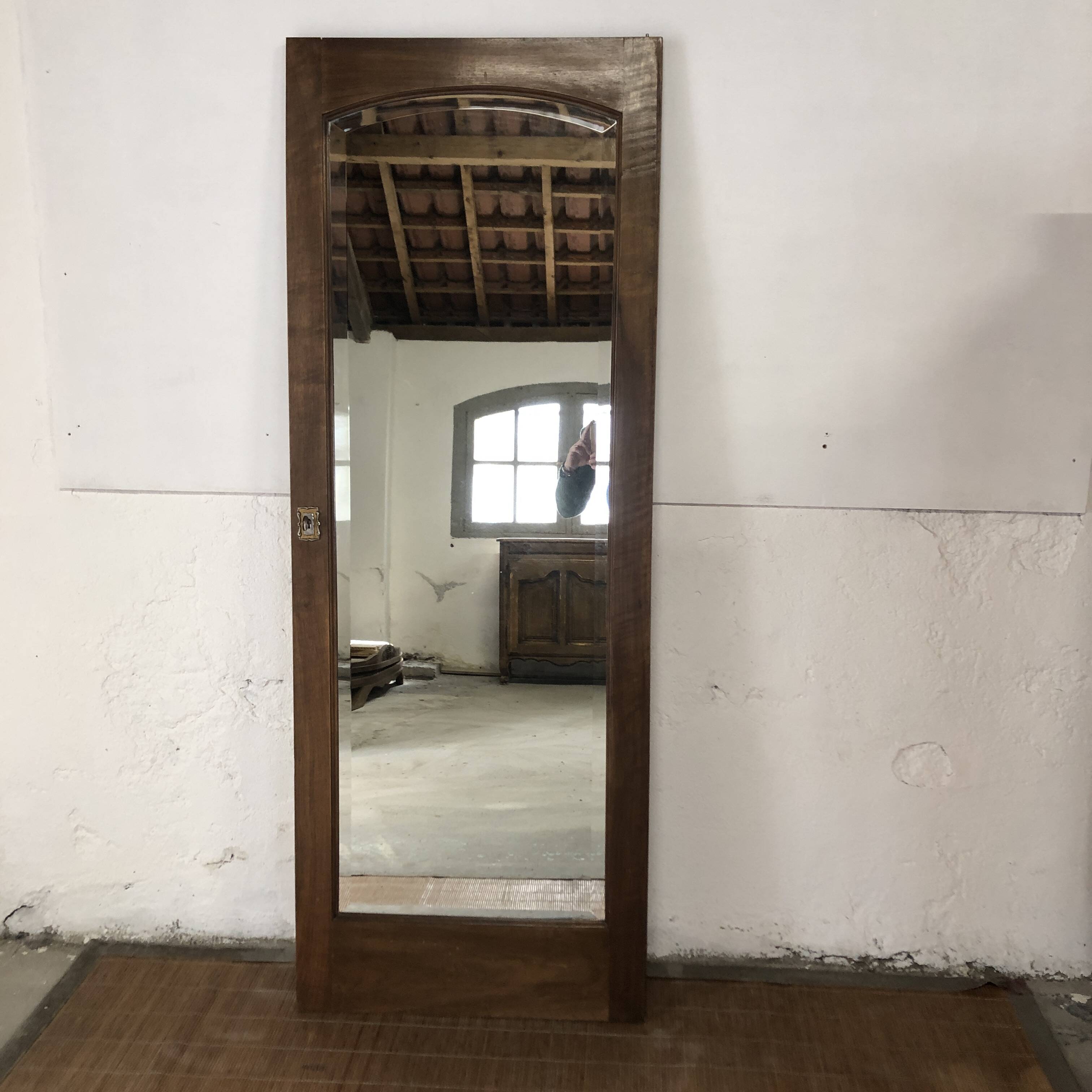 Beveled mirror