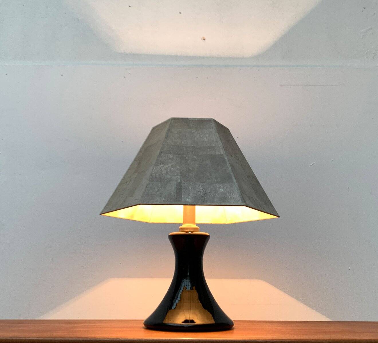 Floor or table lamp in German glass and synthetic cork in M Design style by Ingo Maurer, 1960s.
