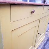 Buffet de campagne jaune citron