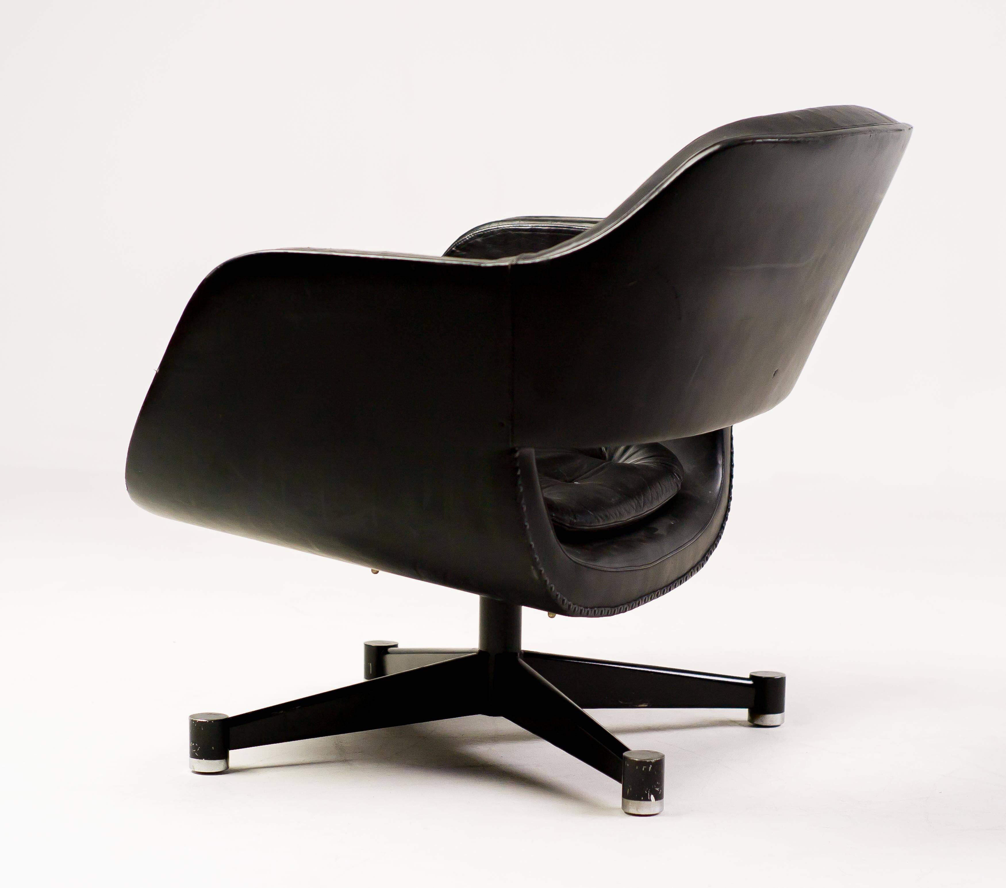 Fauteuil en cuir noir par Olli Mannermaa pour Finnart Ab, Finlande, 1970