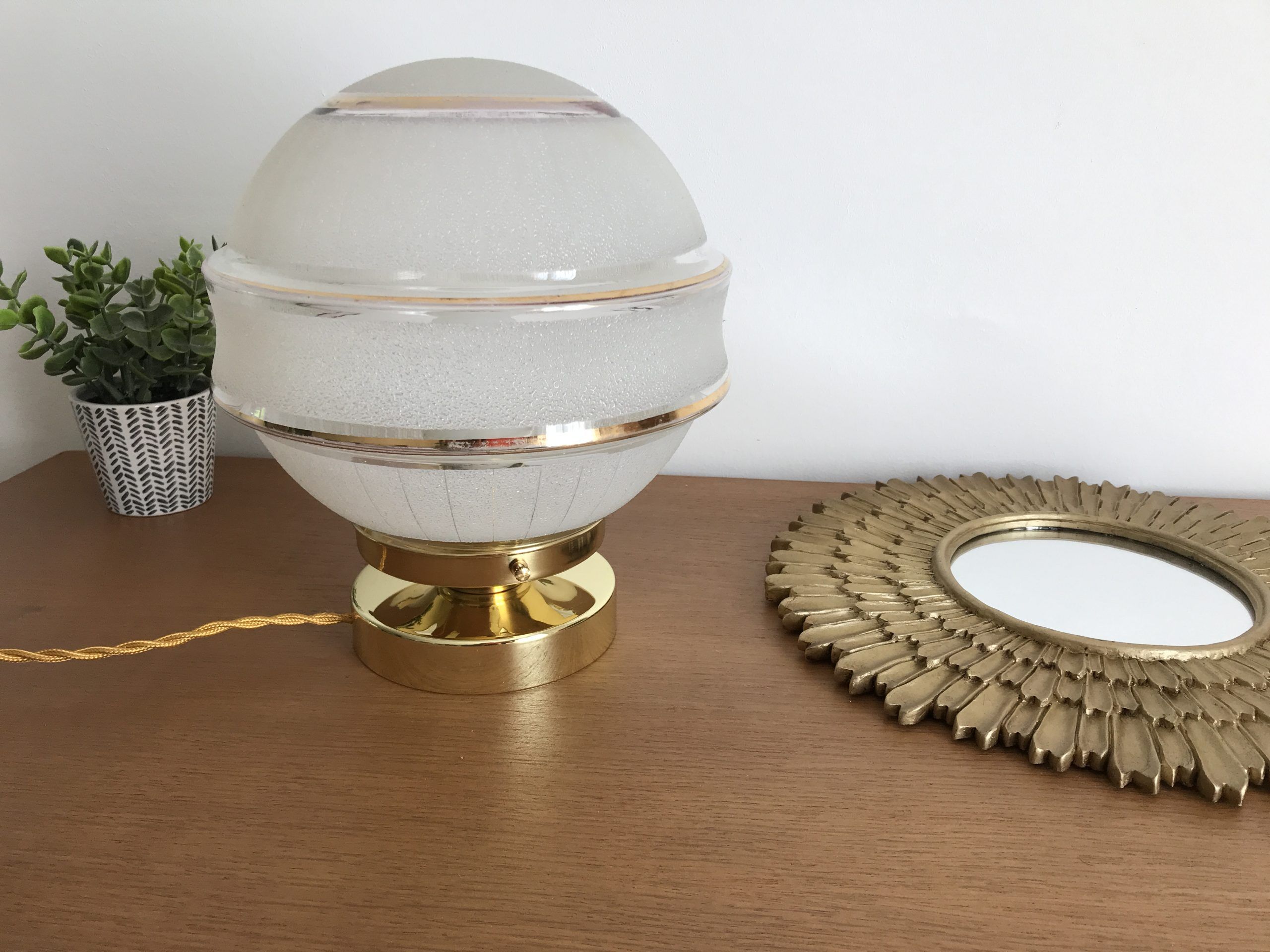 Globe old art deco table lamp in glass and brass support