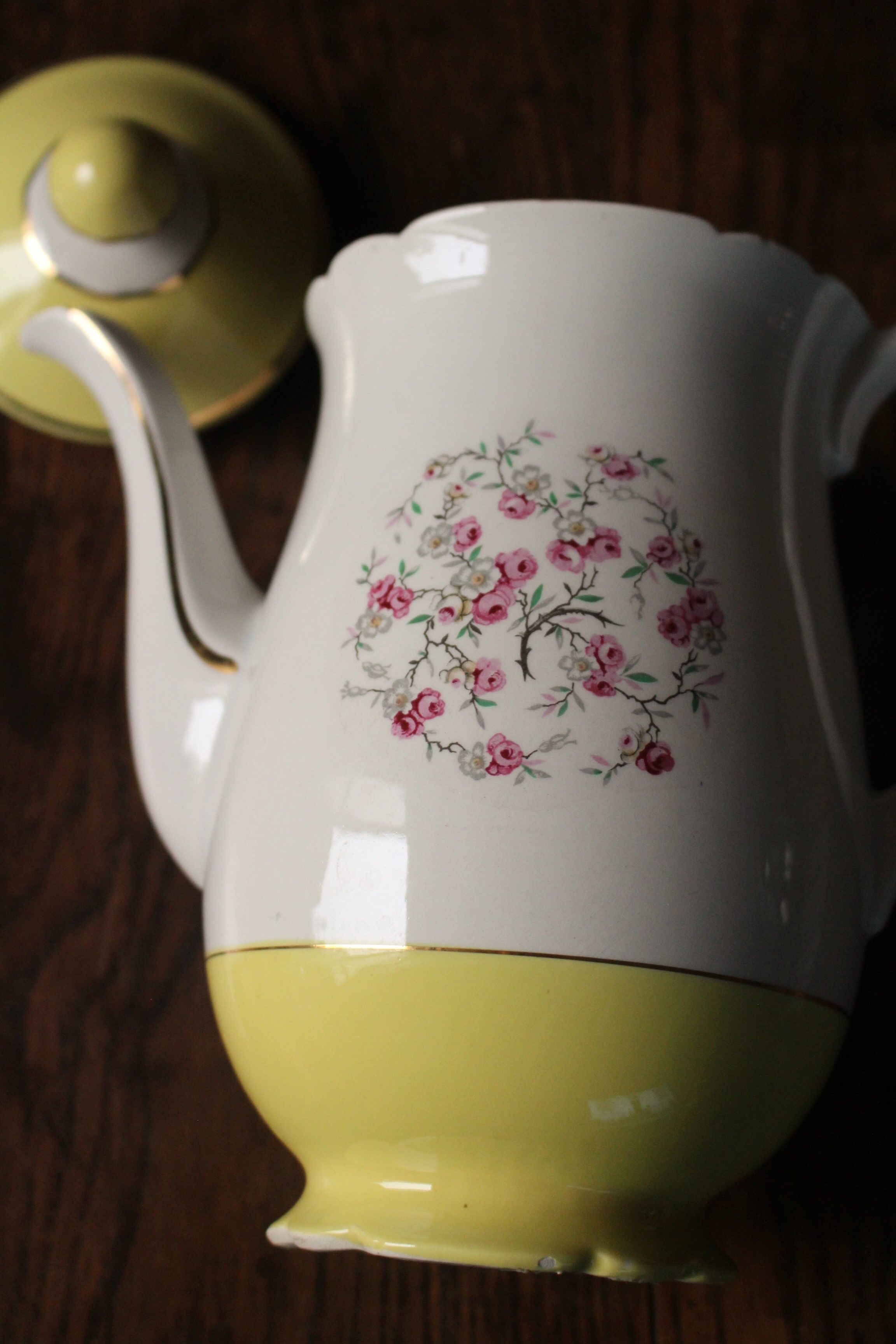 Coffee maker lunéville yellow gilding pink flowers