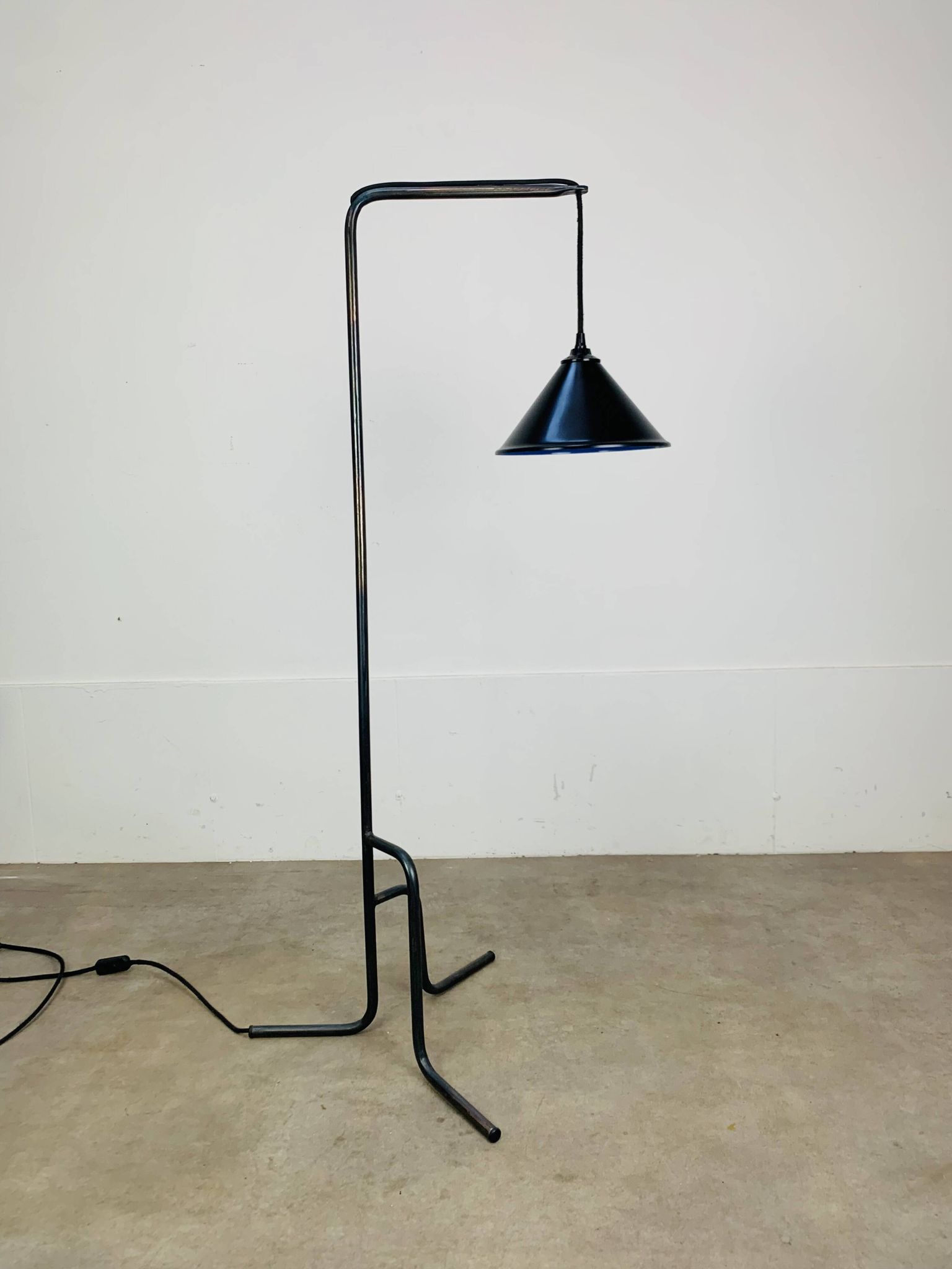 Tripod reading lamp, wrought iron, industrial style, handmade.