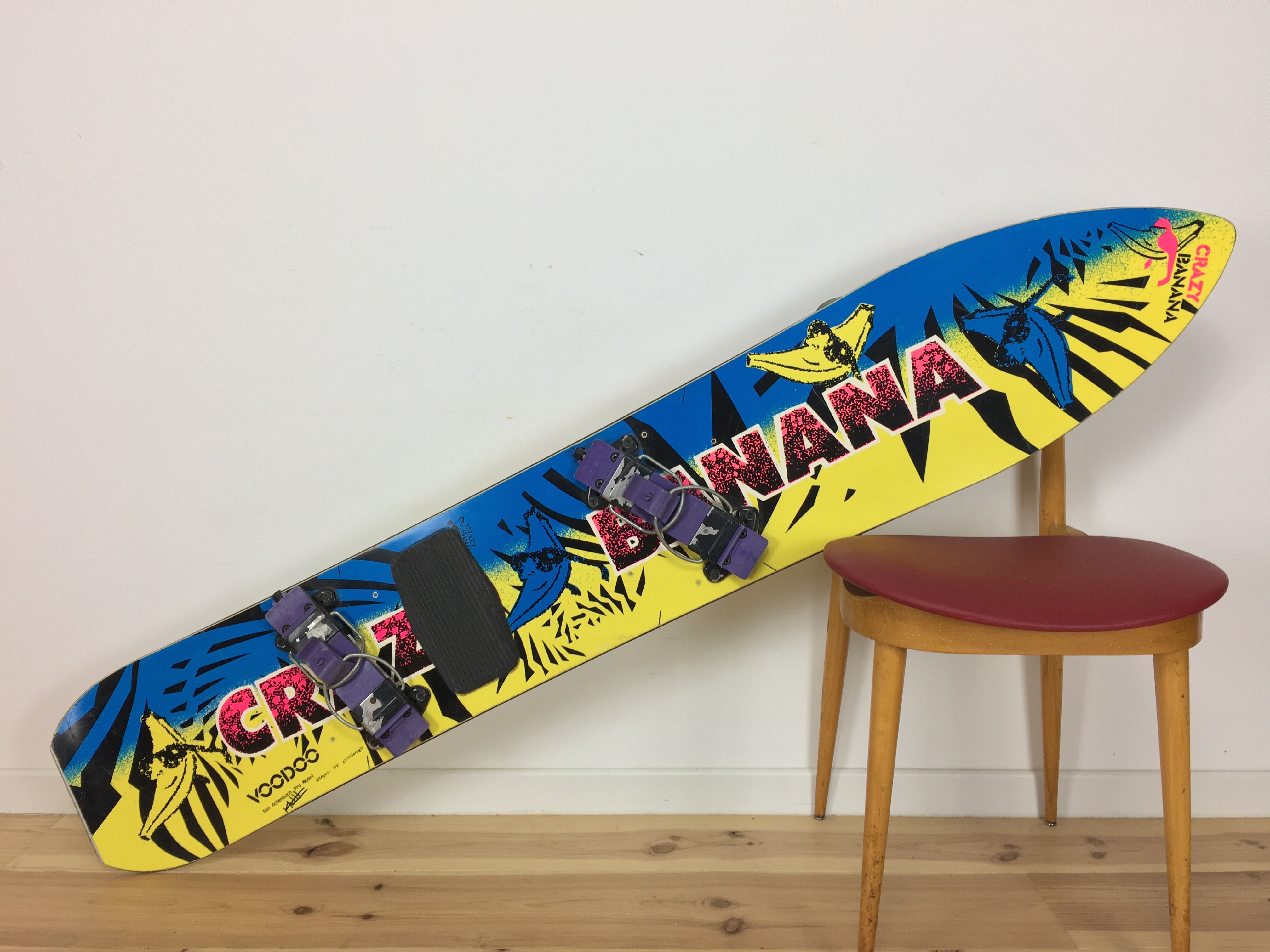 Deco snowboard, 80s snowboarding, vintage neon