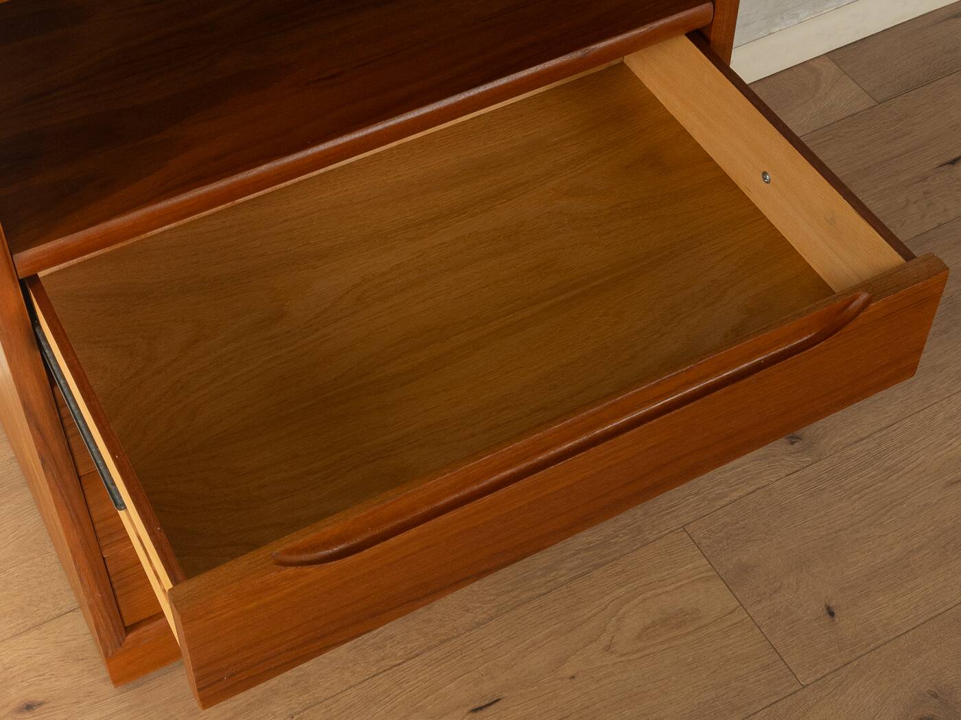 Elegant chest of drawers from the 1960s