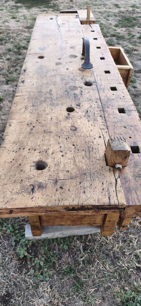Ancien etabli  de menuisier complet en bois massif / double etau